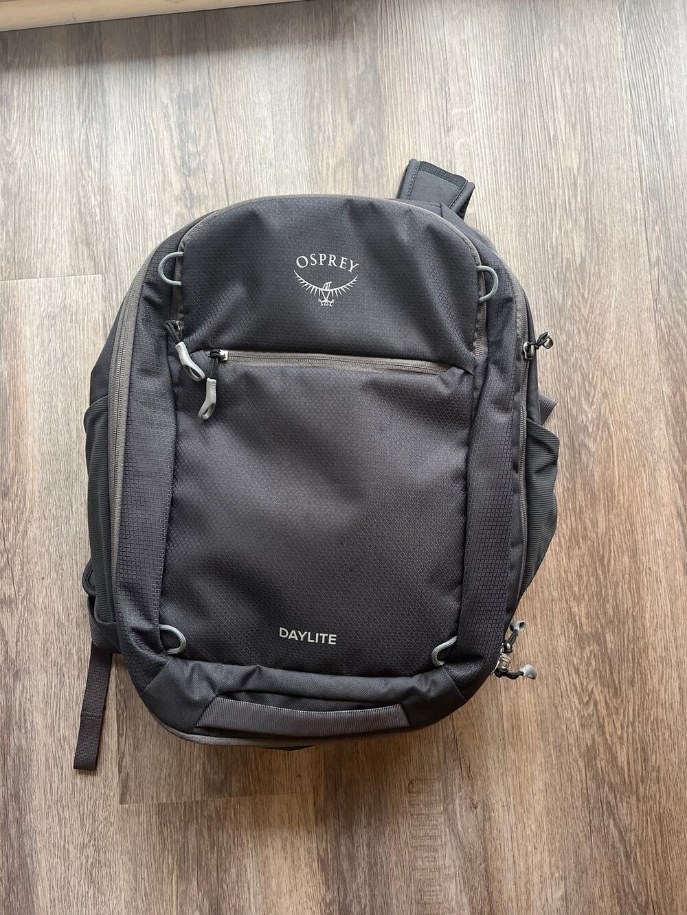 Osprey Daylite 26+6 Expandable Travel Pack Backpack EUC Black